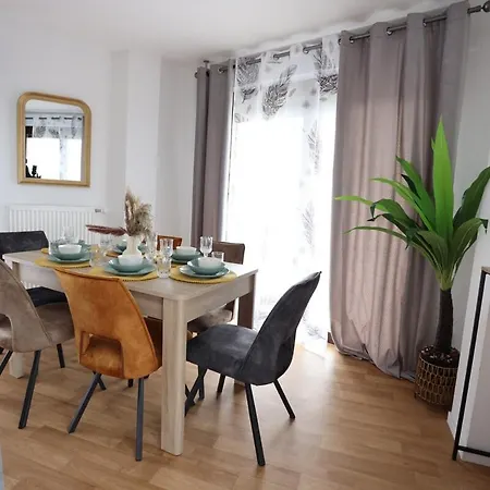 10 Min From Apartment *