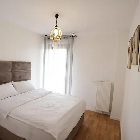3 Bedroom 10 Min From *