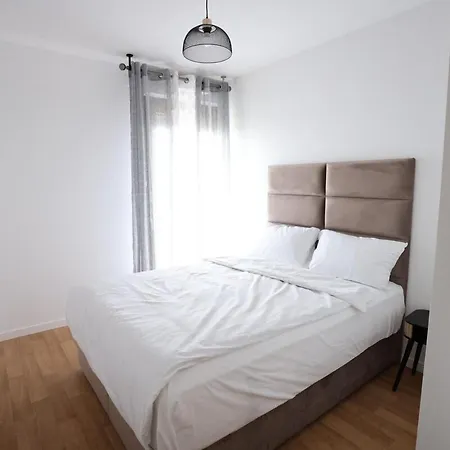 3 Bedroom 10 Min From *
