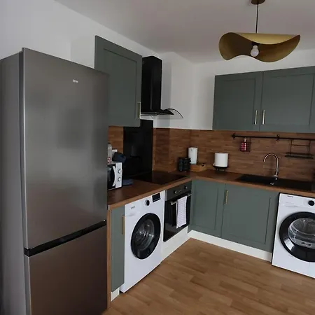 3 Bedroom 10 Min From