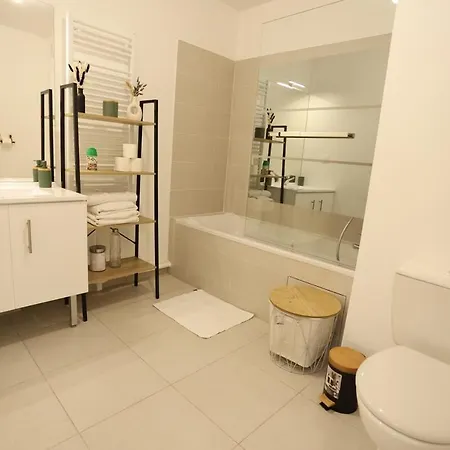 3 Bedroom 10 Min From Appartement *